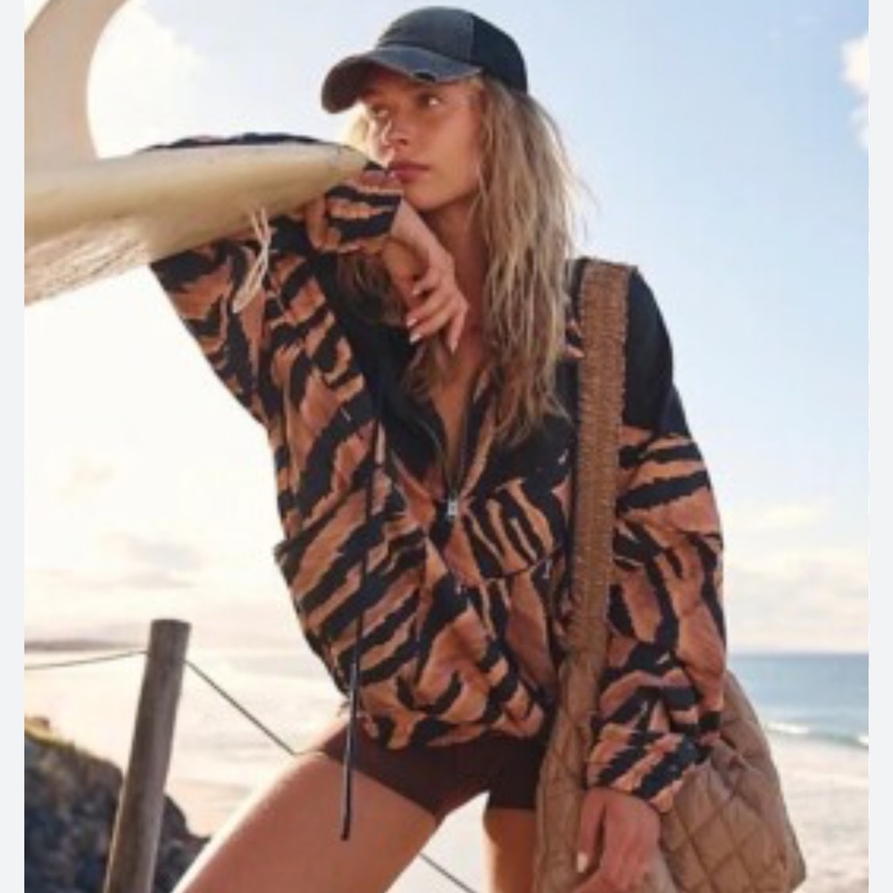 Free People Movement Walk the Line Oversized Black & Tan Zebra Print pullover - Picture 2 of 8